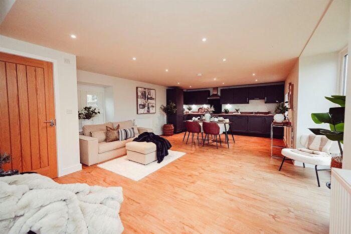 3 Bedroom Property For Sale In Tilling Close, Ambergate, Belper, DE56