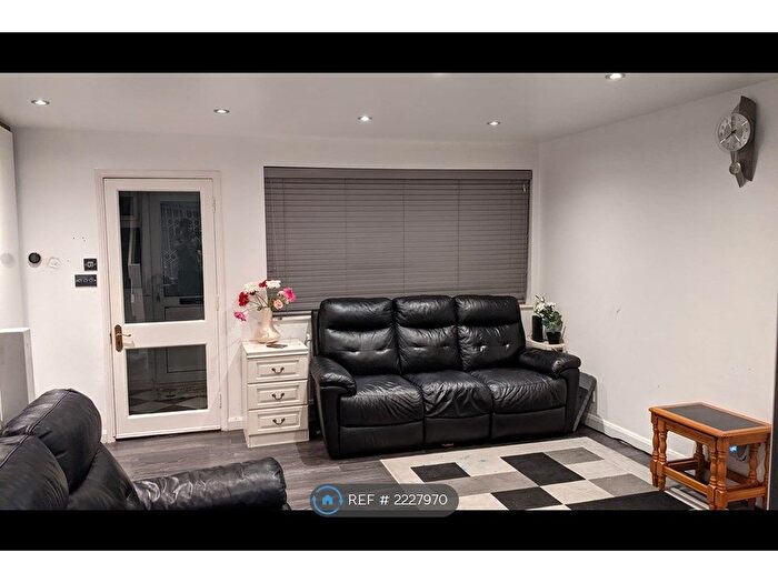 3 Bedroom Semi-Detached House To Rent In Sussex Close, Ilford, IG4