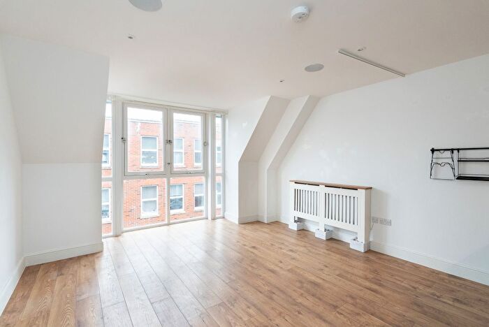 1 Bedroom Flat For Sale In St Martins Walk, Dorking, RH4