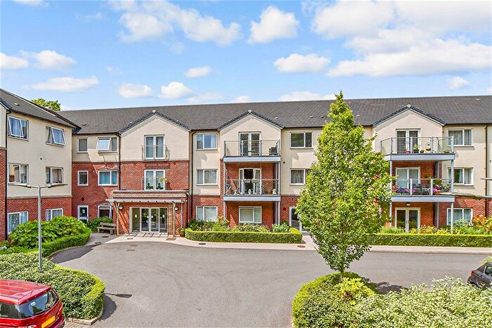 2 Bedroom Flat For Sale In Tudeley Lane, Tonbridge, Kent, TN11