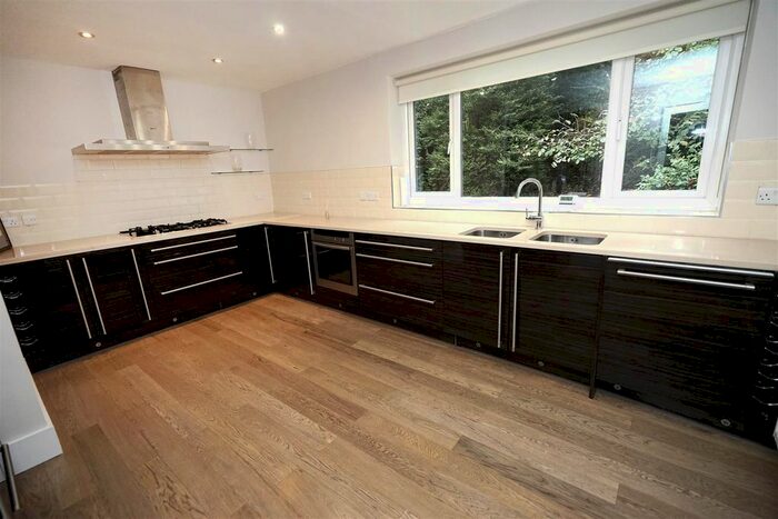 3 Bedroom Flat To Rent In Whinslee Drive, Lostock, Bolton, BL6