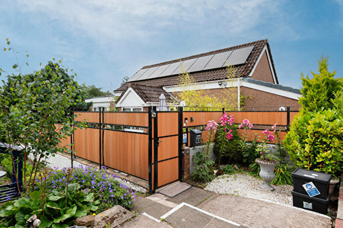 2 Bedroom Detached House For Sale In Mossgreen Street, Kelty, Fife, KY4