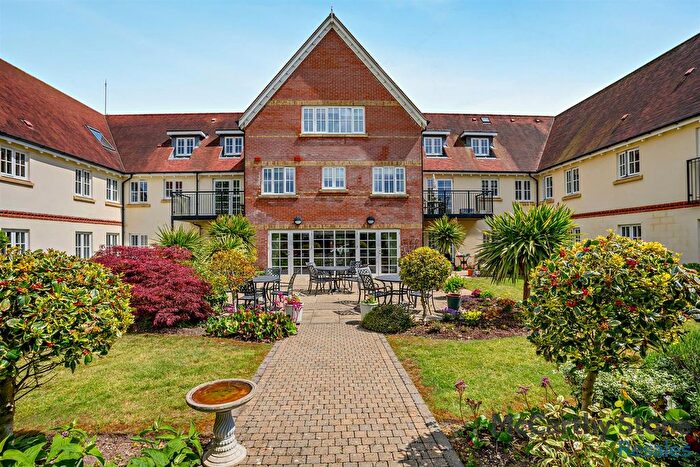 1 Bedroom Flat For Sale In Cornmantle Court, Parsonage Barn Lane, Ringwood, Hampshire, BH24