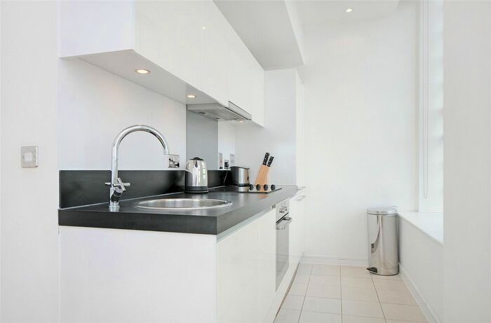 2 Bedroom Flat To Rent In Wallis House, Great West Road, Brentford, Middlesex, TW8
