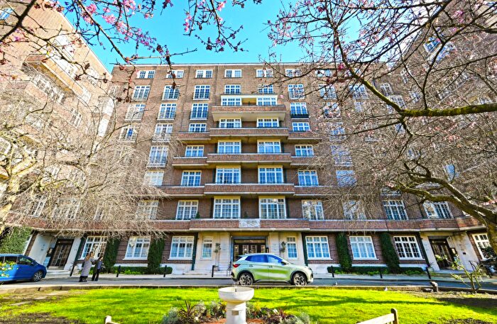 2 Bedroom Flat For Sale In Rutland Gate, London, SW7