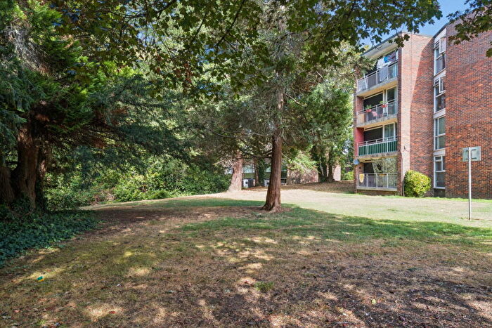 3 Bedroom Maisonette For Sale In Grangedale Close, Northwood, HA6