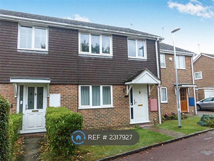 3 Bedroom Semi-Detached House To Rent In Leiston Close, Reading, RG6
