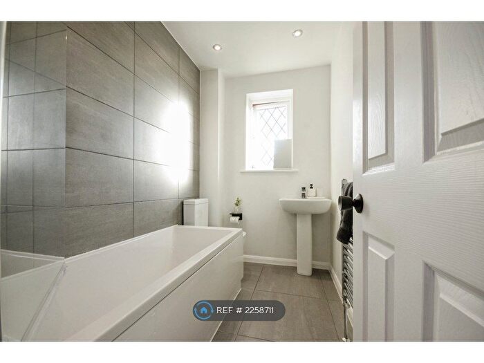 2 Bedroom End Of Terrace House To Rent In Albacore Avenue, Warsash, Southampton, SO31