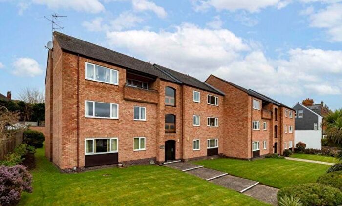 3 Bedroom Flat To Rent In Middleway, Taunton, TA1