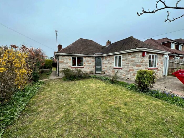 3 Bedroom Bungalow To Rent In West Farm Close, Ashtead, KT21