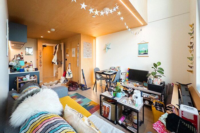 1 Bedroom Flat To Rent In Sky Gardens, Spinners Way, Manchester, M15
