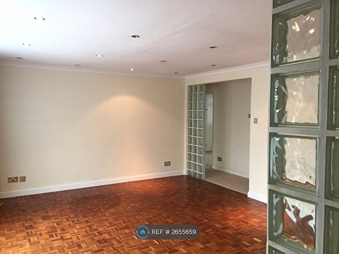 2 Bedroom Flat To Rent In Alexandra Road, Watford, WD17