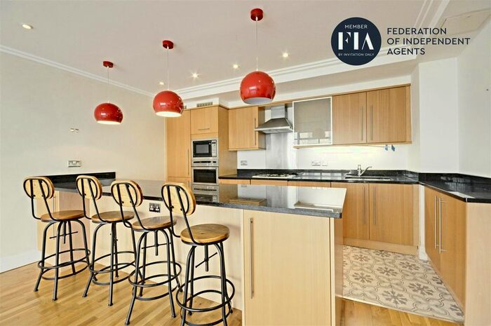 2 Bedroom Flat To Rent In Town Meadow, Brentford, TW8