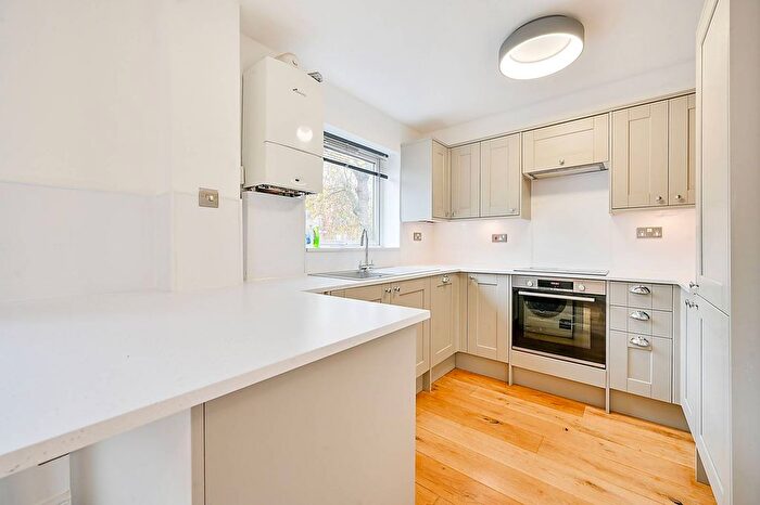 2 Bedroom Flat For Sale In Ravensmede Way, Chiswick, London, W4