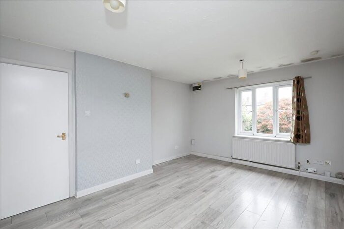 1 Bedroom Flat To Rent In Godolphin Place, Acton, W3
