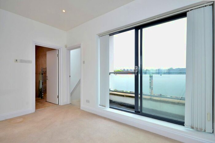 3 Bedroom Property To Rent In Paddock Gardens, Crystal Palace, London, SE19