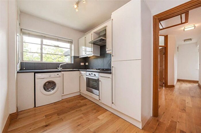 2 Bedroom Maisonette To Rent In Ossulton Way, Hampstead Garden Suburb, N2