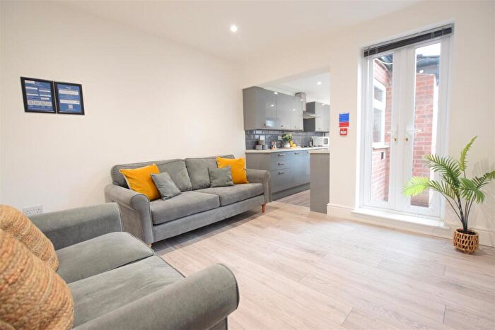 6 Bedroom Terraced House To Rent In Sincil Bank - Student House - /, LN5