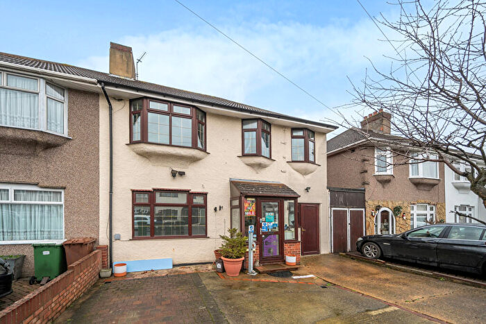 4 Bedroom Semi-Detached House To Rent In Berkeley Avenue, Bexleyheath, DA7