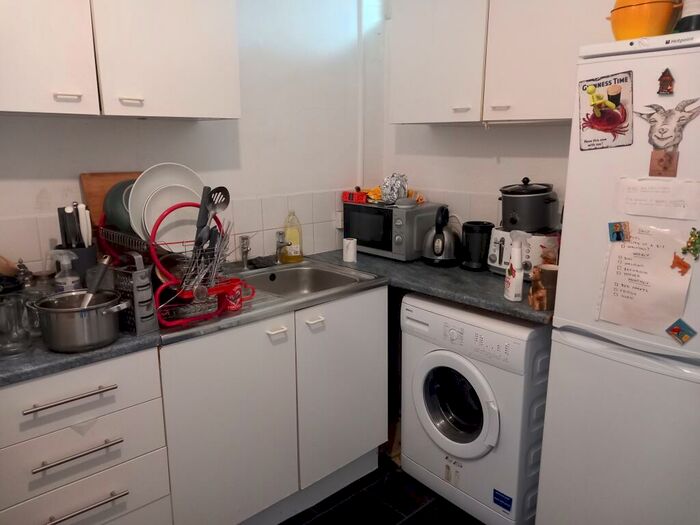 1 Bedroom Flat To Rent In Flat, Gainsborough Road, L15