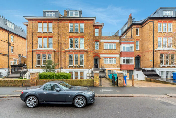 1 Bedroom Apartment To Rent In The Gardens London, SE22