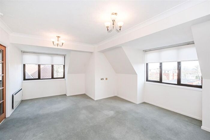 1 Bedroom Flat For Sale In Manor Court Lodge, South Woodford, E18