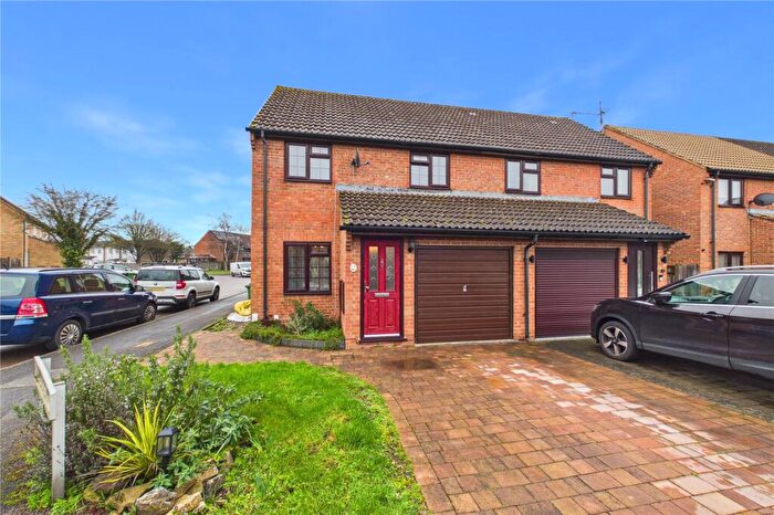 3 Bedroom Semi-Detached House For Sale In Muswell Close, Theale, Reading, Berkshire, RG7