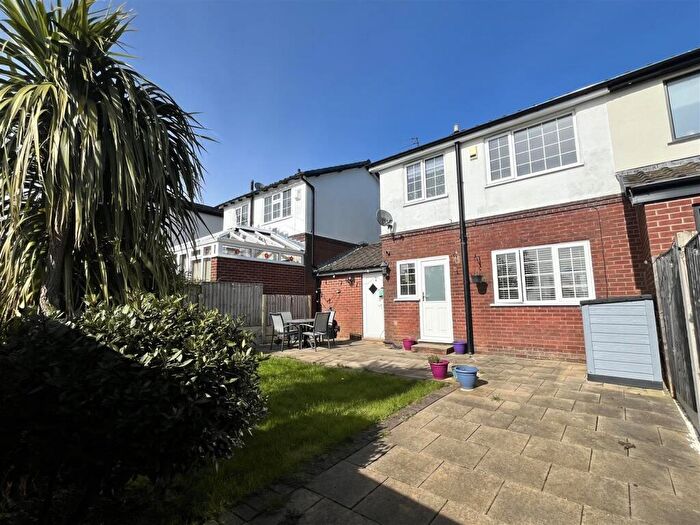 3 Bedroom Semi-Detached House For Sale In Haycock Close, Stalybridge, SK15