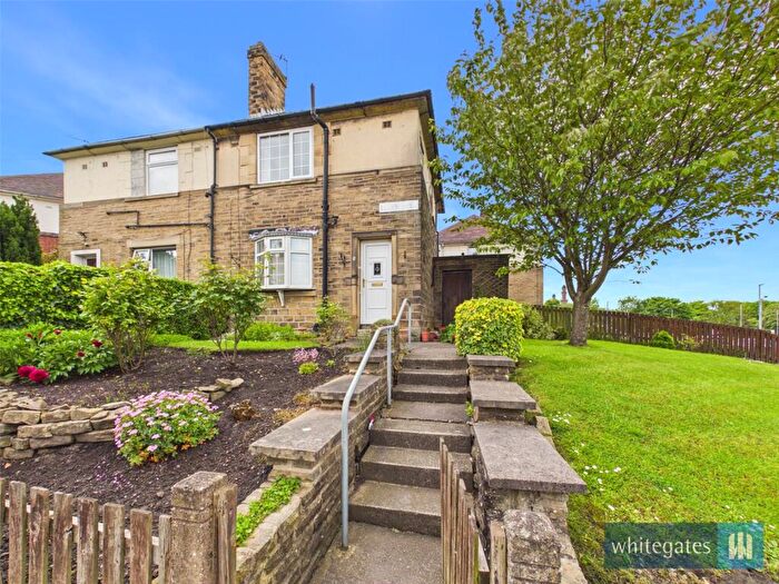 3 Bedroom Semi-Detached House For Sale In Louis Avenue, Bradford, West Yorkshire, BD5