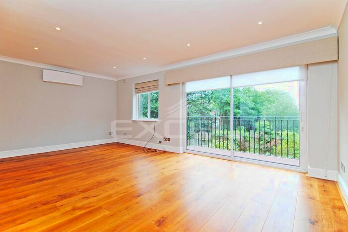 3 Bedroom Flat To Rent In Lyndhurst Road, Hampstead, London, NW3
