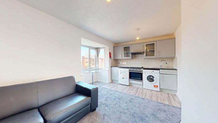 1 Bedroom Flat To Rent In Vardon Close, Acton, W3