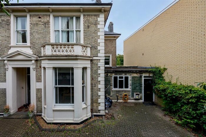 2 Bedroom Flat To Rent In Upper Richmond Road, London, SW15