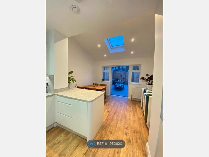 2 Bedroom End Of Terrace House To Rent In Stevenage Road, Hitchin, SG4