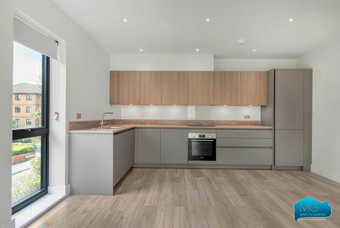 2 Bedroom Flat To Rent In Woodside Park Road, North Finchley, London, N12