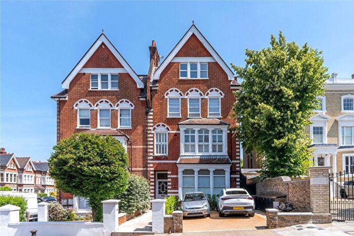 1 Bedroom Flat For Sale In Richmond Hill, Richmond, TW10