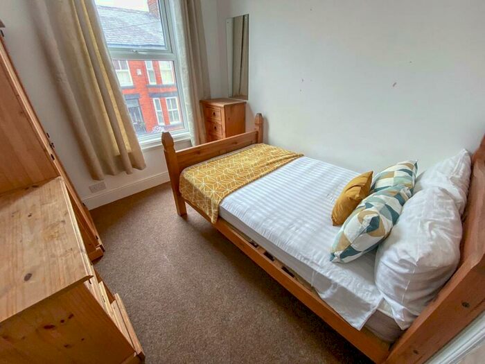 5 Bedroom House To Rent In Oakbank Road, L18