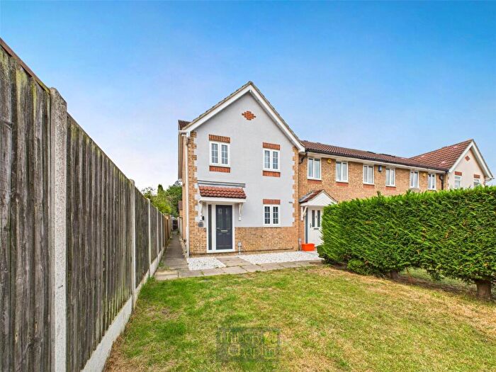 3 Bedroom End Of Terrace House For Sale In Flint Close, Langdon Hills, Basildon, Essex, SS16