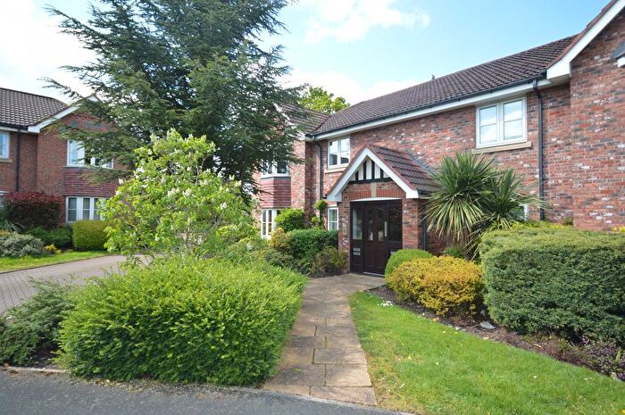 2 Bedroom Flat To Rent In Bloomfield Close, Cheadle Hulme, Cheadle, SK8