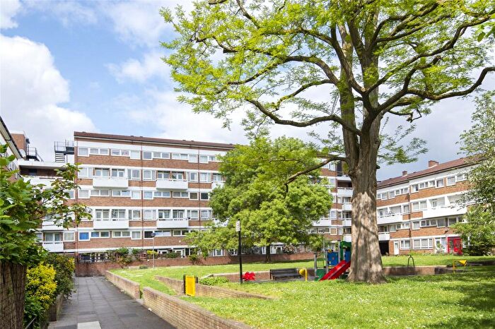 2 Bedroom Flat To Rent In Laxfield Court, Pownall Road, Hackney, London, E8