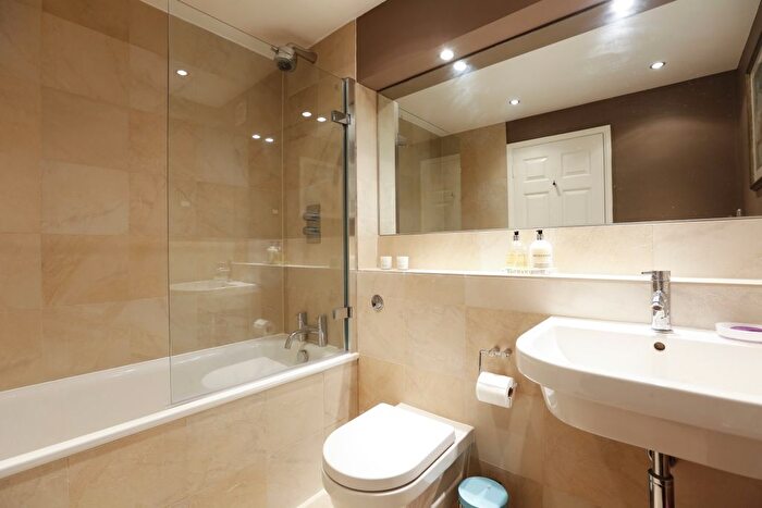 2 Bedroom Flat To Rent In Ridgway, London, SW19