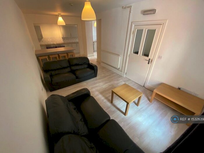 7 Bedroom Terraced House To Rent In Severn Street, Leicester, LE2