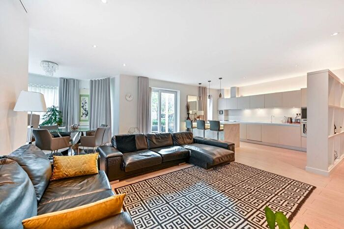 2 Bedroom Flat To Rent In Melliss Avenue, Kew, Richmond, TW9