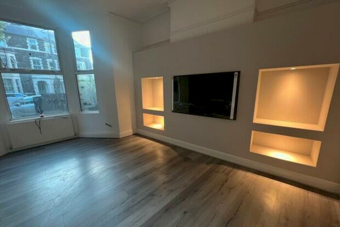 1 Bedroom Flat To Rent In Flat, Richmond Road Cardiff, CF24