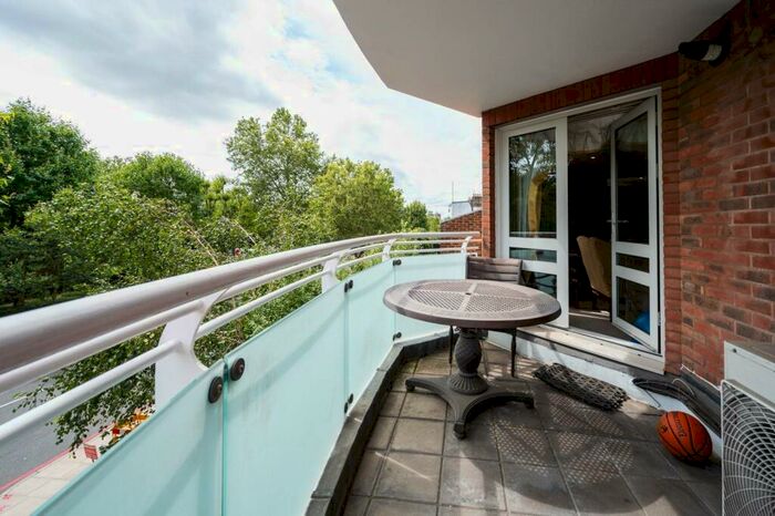 3 Bedroom Flat To Rent In St Johns Wood, St John's Wood, London, NW8