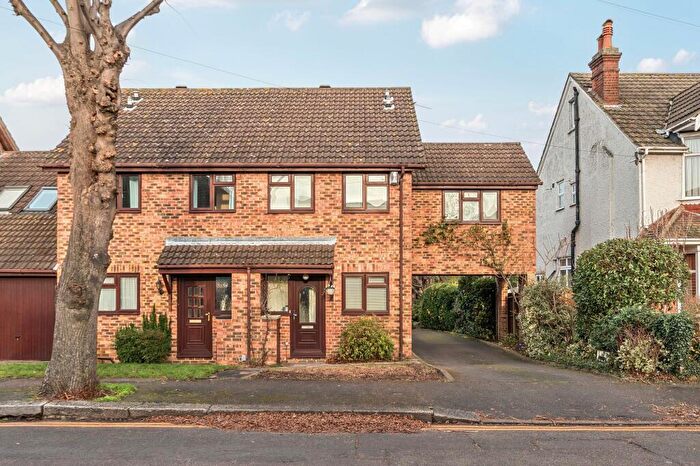 3 Bedroom Semi Detached House For Sale In Grosvenor Avenue, Carshalton, SM5