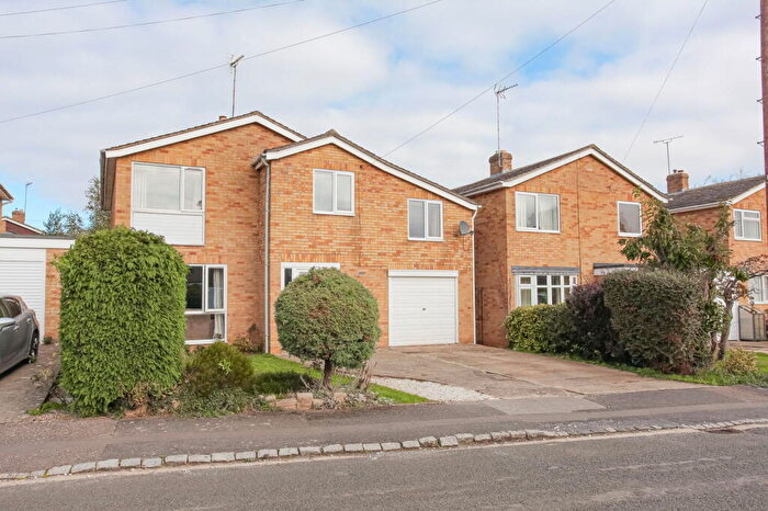 4 Bedroom Detached House For Sale In Deene Close, Adderbury, OX17