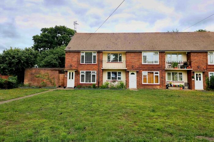 1 Bedroom Flat To Rent In Part Lane, Riseley, RG7