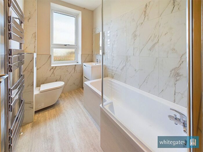 3 Bedroom Flat To Rent In Station Road, Clayton, Bradford, West Yorkshire, BD14
