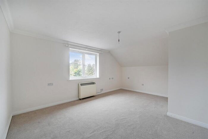 2 Bedroom Retirement Property For Sale In Andrews Lodge, Lymington, Hampshire, SO41