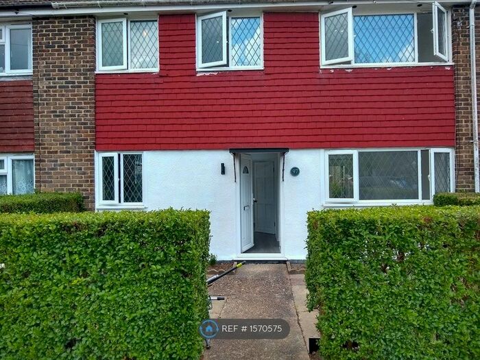 3 Bedroom Terraced House To Rent In Cleves Way, Ashford, TN23